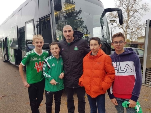 Saint-Pal-de-Mons : quatre jeunes rencontrent les footballeurs de l&#039;ASSE