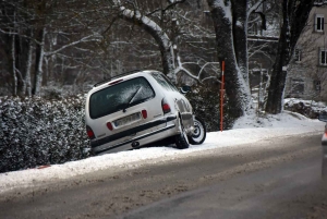 Neige : deux accidents et quelques sorties de route mercredi matin
