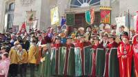 La Confrérie de la brioche d&#039;Yssingeaux parade au 13e Chapitre du Puy