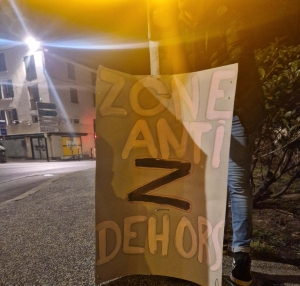 Des militants affichent des panneaux contre la venue d'Eric Zemmour en Haute-Loire
