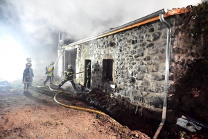 Un garage de 100 m2 détruit dans un incendie à Polignac