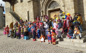 Beauzac : vêtements colorés et objets bruyants dans les rues pour le Carnaval