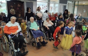 Bas-en-Basset : les enfants fêtent Carnaval à la maison de retraite