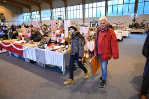 Bas-en-Basset : 63 exposants sont installés au marché de Noël au gymnase