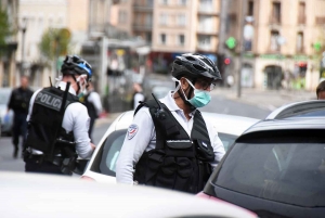 Puy-en-Velay : la police vérifie les attestations autant des voitures que des piétons (vidéo)