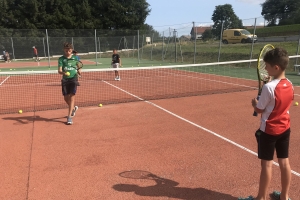 Une première fête du tennis à Montfaucon sous le soleil