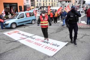 Puy-en-Velay : 300 manifestants pour défendre les emplois