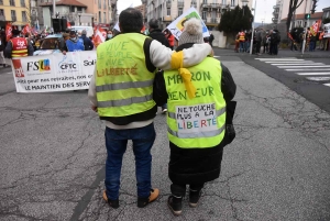 Puy-en-Velay : 300 manifestants pour défendre les emplois