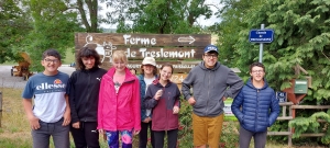 Le Chambon-sur-Lignon : visite d'une ferme à Yssingeaux pour sept jeunes de Synergie 43