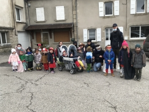 Le Mazet-Saint-Voy : un défilé costumé dans les rues du village