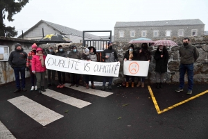Saint-Jeures : les parents d&#039;élèves bloquent les deux écoles du village