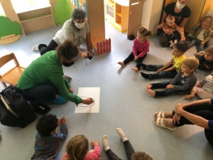 Monistrol-sur-Loire : les enfants de la crèche deviennent auteurs avec Malika Doray