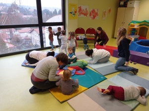Un atelier yoga spécial bambins à la médiathèque d'Espaly-Saint-Marcel