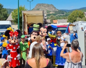 Saint-Julien-Chapteuil : 276 exposants et des mascottes sur la brocante