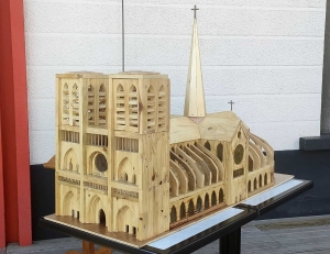 Dunières : après la Tour Eiffel, première sortie pour la cathédrale Notre-Dame de Paris en bois