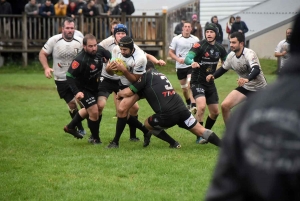 Rugby : Tence passe par un trou de souris