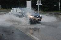 A Sainte-Sigolène, les fortes pluies ont entraîné quelques inondations temporaires de la route.
