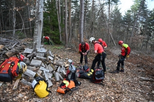 Retournac : un parapentiste se retrouve coincé à la cime d&#039;un arbre à 15 mètres du sol