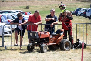 Saint-Maurice-de-Lignon : les photos de la course sur prairie (tracteurs tondeuses)