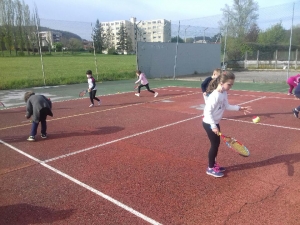 Aurec-sur-Loire : une initiation au tennis pour l&#039;école Notre-Dame-de-la-Faye
