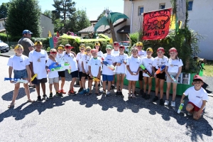 Saint-Romain-Lachalm rattrape deux années de défilés des classes