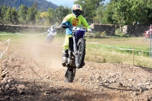 Le Pertuis : les motos mordent la poussière au mobcross