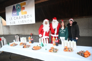 Le Chambon-sur-Lignon : séance photo instantanée avec le Père Noël à la sortie de l&#039;école