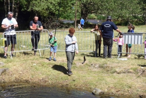 Sainte-Sigolène : des poissons et des enfants à la pêche à Vaubarlet
