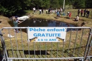 Sainte-Sigolène : des poissons et des enfants à la pêche à Vaubarlet