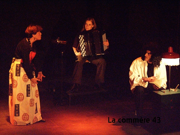 Lili Barbier, Marc Feuillet, Nathalie Berger à l’accordéon Crédit Salon Marengo||