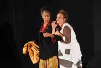 Chambon-sur-Lignon : les comédiennes d&#039;Ama-Théâtre captivantes