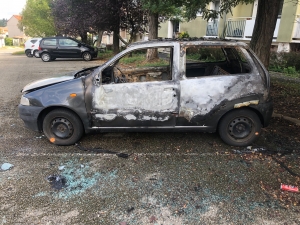 Monistrol-sur-Loire : une voiture incendiée devant un immeuble en ville