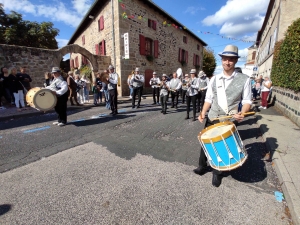 Saint-Maurice-de-Lignon : un corso ensoleillé dans la rue Nationale (vidéo)