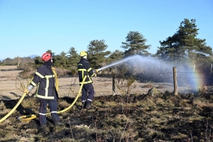 Incendie d&#039;herbes sèches et broussailles le long de la RN88 : 15 hectares brûlés
