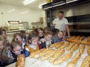 Saint-Didier-en-Velay : des écoliers découvrent le métier de boulanger