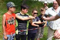 Pont-Salomon : les écoliers apprennent l&#039;usage de la faux