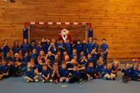 Monistrol-sur-Loire : le Père Noël offre un t-shirt personnalisé à chaque jeune handballeur