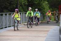 140 écoliers à bicyclette convergent vers Le Puy-en-Velay