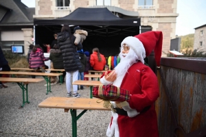 A Dunières, les commerçants ont offert des animations de Noël samedi