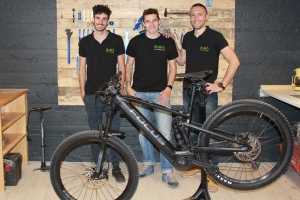 Vélos électriques : trois copains ouvrent une station Bee&#039;s à Brives-Charensac