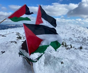 Le drapeau de la Palestine hissé au sommet du Mézenc
