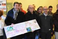 Un chèque de 1 200 euros remis par le Cyclo club aux Virades de l&#039;espoir