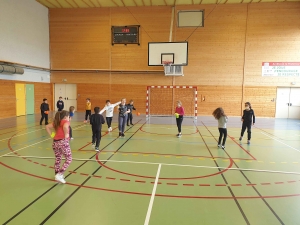 Initiation au handball pour les élèves de Saint-Joseph à Grazac