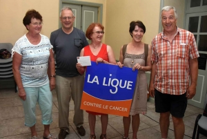 Monistrol-sur-Loire : un joli chèque des Balladins sans mesure pour la Ligue contre le cancer