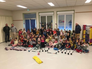 Saint-Agrève : des clubs de golf remis aux écoliers de maternelle