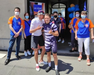 Deux participants du Pékin Express de passage au Puy-en-Velay au profit de la Ligue contre le cancer