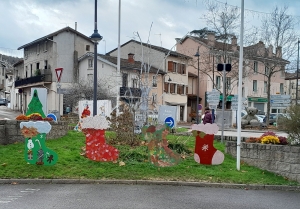 Aurec-sur-Loire : une botte des enfants de l&#039;école privée en décoration devant la mairie