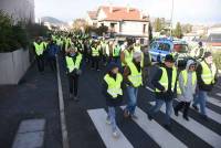 Yssingeaux : 150 Gilets jaunes défilent pacifiquement en ville
