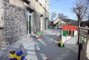 Mazet-Saint-Voy : des locaux rénovés à l&#039;école, une terrasse aménagée à la crèche