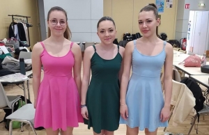 Trois danseuses de Polignac en concours régional